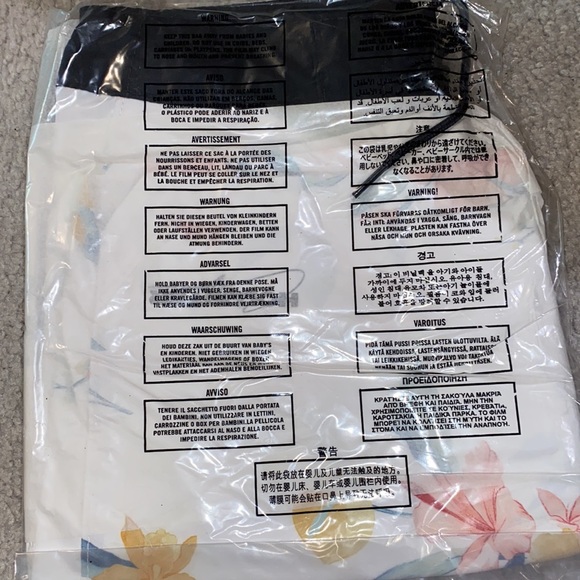 NWT - Hollister Unisex Floral 9” Boardshort (White & Floral Print) - Picture 3 of 8